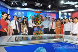 Nguyen Thien Nhan félicite les journalistes et rédacteurs de VNA, VOV et VTV