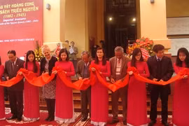  Exposition du trésor impérial de la dynastie des Nguyên à Hanoi 
