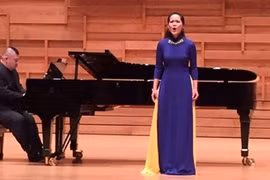 Une professeure vietnamienne deuxième du concours de chant de l'ASEAN