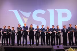 Célébration du 20e anniversaire de la fondation du Parc industriel Vietnam-Singapour