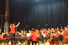 Le chœur Quê hương exprime son amour de la Patrie dans un 1er CD «Tổ quốc yêu thương»