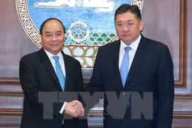 Le PM Nguyen Xuan Phuc rencontre le président du Parlement mongol 
