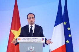 Le président français s'adresse aux étudiants vietnamiens