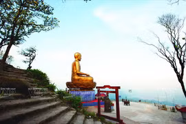 La montagne sacrée de Yên Tu