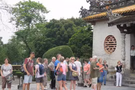 De nombreux touristes affluent à Hue à l'occasion du Nouvel An 2016