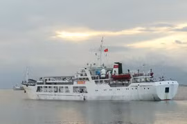 Tet traditionnel: des navires s'orientent vers Truong Sa 