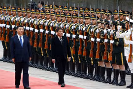 Le président chinois Xi Jinping reçoit son homologue philippin Rodrigo Duterte 