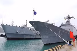 Deux navires de la Marine sud-coréenne font escale à Khanh Hoa 