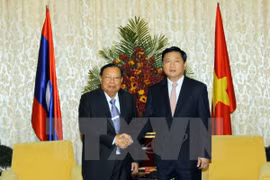 Activités du secrétaire général du Parti et président du Laos au Vietnam