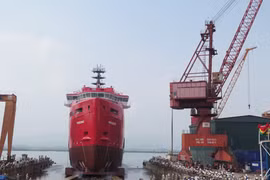 Mise à flot d’un ravitailleur de plate-forme de 3.850 tonnes