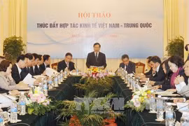 Colloque sur le renforcement de la coopération économique Vietnam-Chine