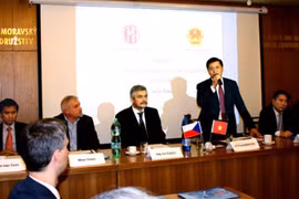 Colloque sur la promotion du commerce et de l'investissement au Vietnam en R. tchèque