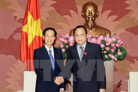 Renforcement des relations parlementaires Vietnam-Laos
