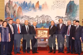 Le PM rencontre des amis chinois ayant soutenu le Vietnam pendant la guerre