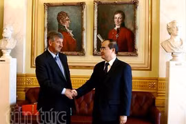 Le président du Comité central du Front de la Patrie du Vietnam en visite au Norvège