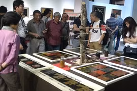 Présentation de la laque poncée dans le vieux quartier de Hanoi