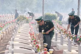 An Giang : inhumation des restes de soldats tombés au Cambodge