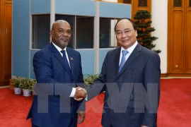 Le Premier ministre Nguyên Xuân Phuc reçoit un ministre mozambicain 