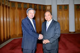 Le vice-PM Nguyen Xuan Phuc reçoit le ministre japonais de l’Economie 