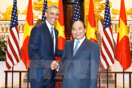 Des dirigeants vietnamiens rencontrent le président américain à Hanoi 