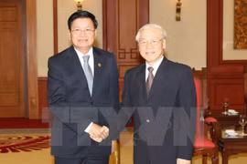 Le secrétaire général Nguyên Phu Trong reçoit le PM laotien Thongloun Sisoulith