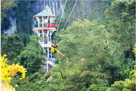 Quang Binh tente de construire la plus longue tyrolienne du monde