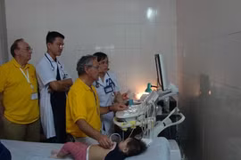 France - Vietnam : Amphore de nouveau en mission médicale à Hanoï