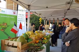 Des produits agricoles vietnamiens présentés au marché international de Rungis à Paris