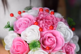 L’art de la fabrication des fleurs d'argile