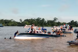 Indonésie : 13 morts dans le chavirement d'un bateau
