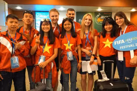 Des enfants vietnamiens participent au festival de football de la FIFA à Moscou
