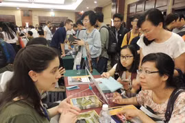 Le système d’éducation américain en vedette dans une exposition à HCM-Ville