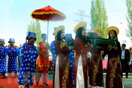 Des Vietnamiens en République tchèque célèbrent la fête des rois fondateurs Hung