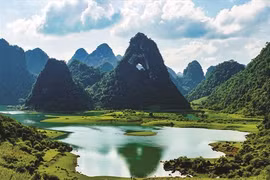 La région de la montagne percée à Cao Bang