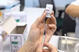 COVID-19: vaccination pour des travailleurs à Bac Ninh et Bac Giang