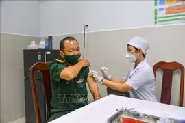 COVID-19 : Près de 54.000 cityoyens vietnamiens sont vaccinés