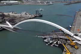 Effondrement d'un pont en Indonésie: 7 morts et 3 disparus