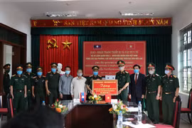 COVID-19 : Remise de matériels médicaux à des provinces du Nord du Laos