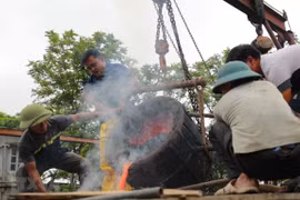 Thanh Hoa: Cérémonie de coulée de tambour de bronze pour célébrer les élections législatives 