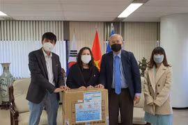 COVID-19 : des masques de protection pour les Vietnamiens en R. de Corée
