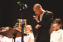 Suc sông moi ou nouvelle vitalité de l’orchestre aux instruments en bambou