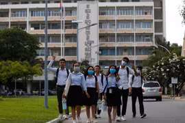 Le Cambodge autorise la réouverture des universités publiques