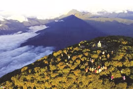 À la conquête de la montagne Lùng Cung à Yên Bai