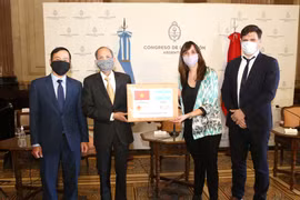 Le Vietnam aide l'Argentine à lutter contre le COVID-19