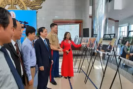 Quang Tri : Ouverture d'une exposition de photos sur le Vietnam et les États-Unis