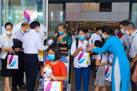 L'ancien hot spot de COVID-19 Da Nang accueillit ses premiers touristes post épidémie