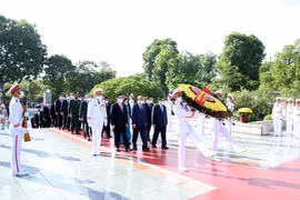 Le 27 juillet : les dirigeants du Parti et de l’État rendent hommage aux Morts pour la Patrie
