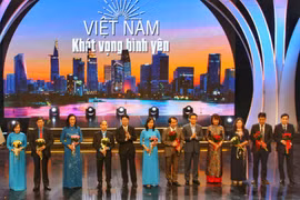  "Vietnam-Aspiration à la paix", un programme honorant les forces au front contre le COVID-19