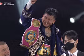 La boxeuse Nguyen Thi Thu Nhi remporte la première ceinture mondiale WBO pour le Vietnam