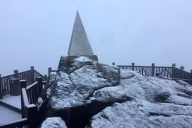 La neige fait son retour sur le mont Fansipan à Lào Cai